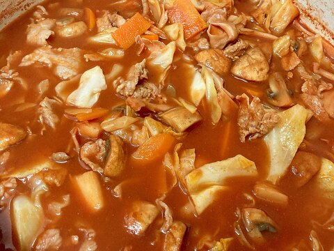 食べきり!トマトジュースで☆豚肉とキノコのトマト鍋